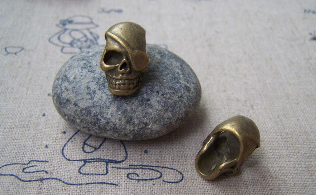 8 pcs of Antique Bronze 3D Pirate Skull Beads 12x14x20mm A1580